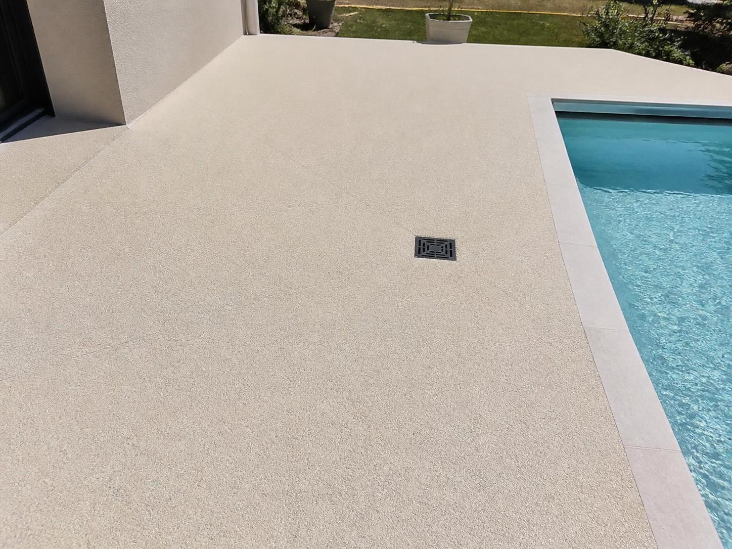 découvrez les avantages et les inconvénients d'une terrasse en résine pour bien choisir votre revêtement extérieur esthétique et durable.