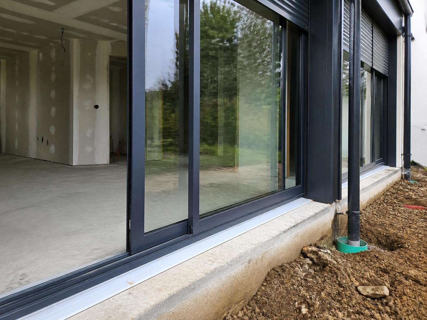 découvrez pourquoi aménager une véranda est un atout pour votre maison et apprenez à éviter les erreurs courantes pour un espace lumineux et fonctionnel.